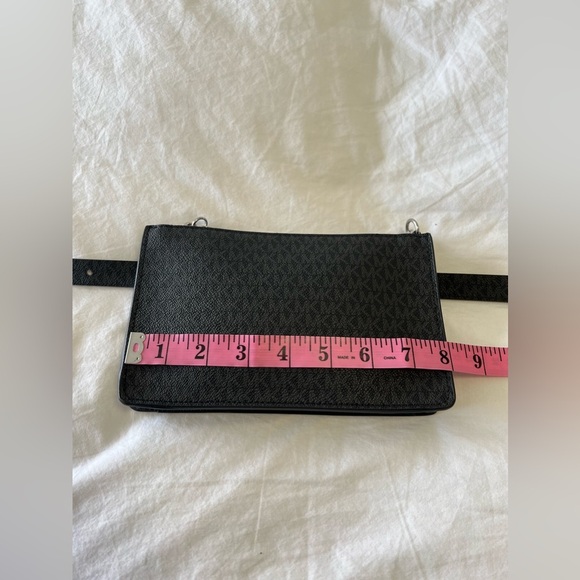 MICHAEL KORS | SZ M | Black Belt Bag Fanny Pack Waist Pouch Wallet | EUC - Picture 5 of 10